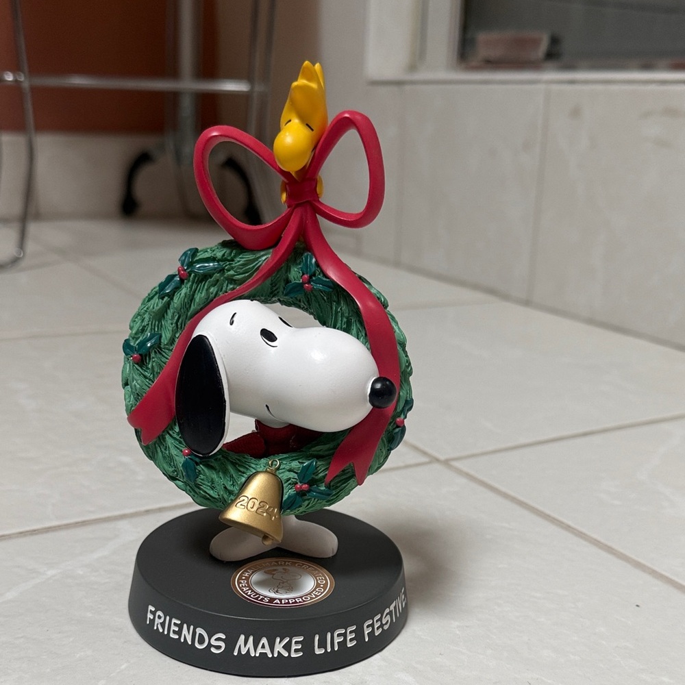 Peanuts Snoopy Wreath with Red Bow and Green Accents